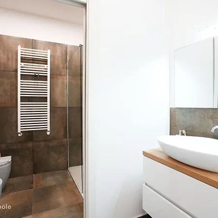 Re Umberto Apartment *